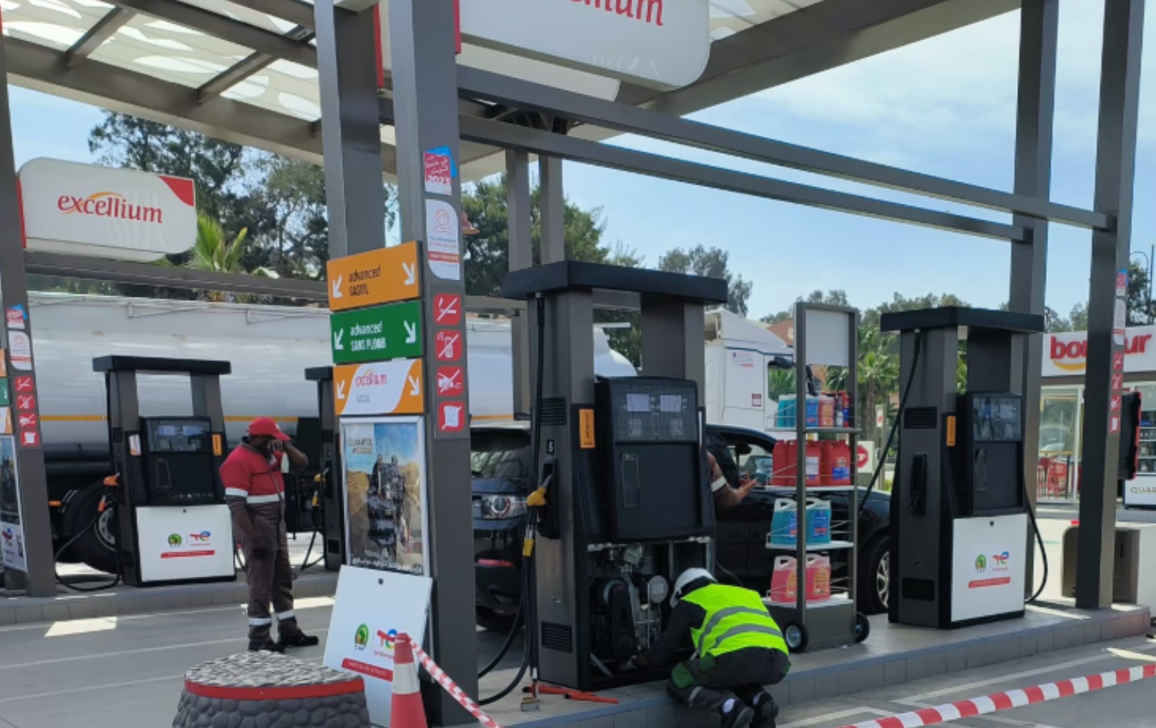 Maintenance station-service – techniciens en intervention